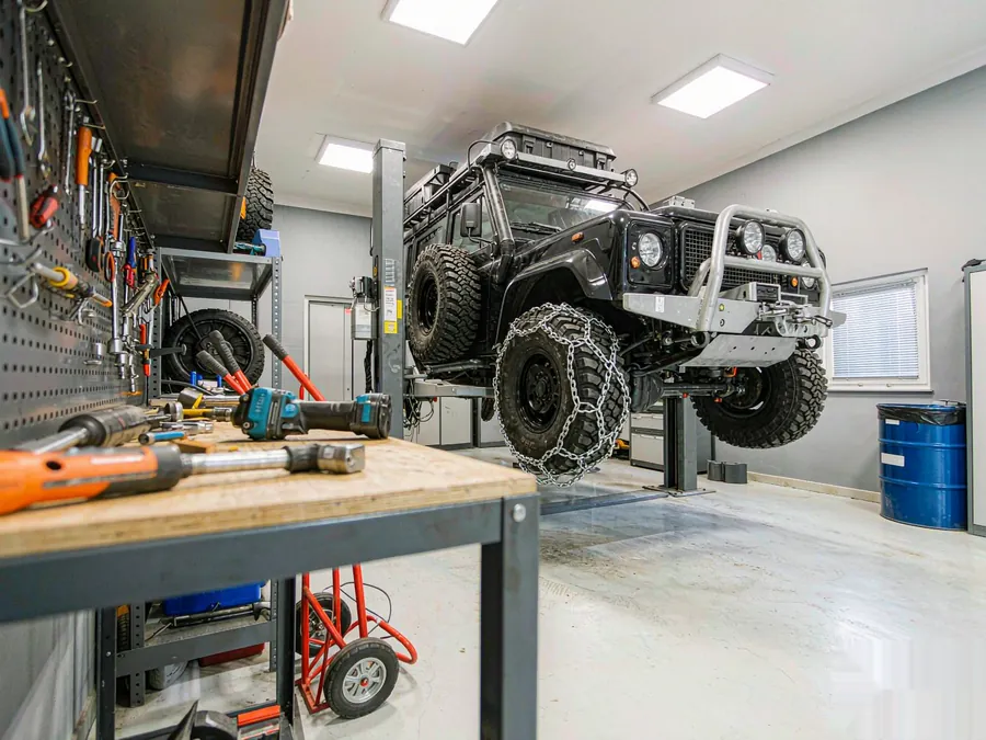 Off-road recovery and 4×4 vehicle accessories for automotive brands